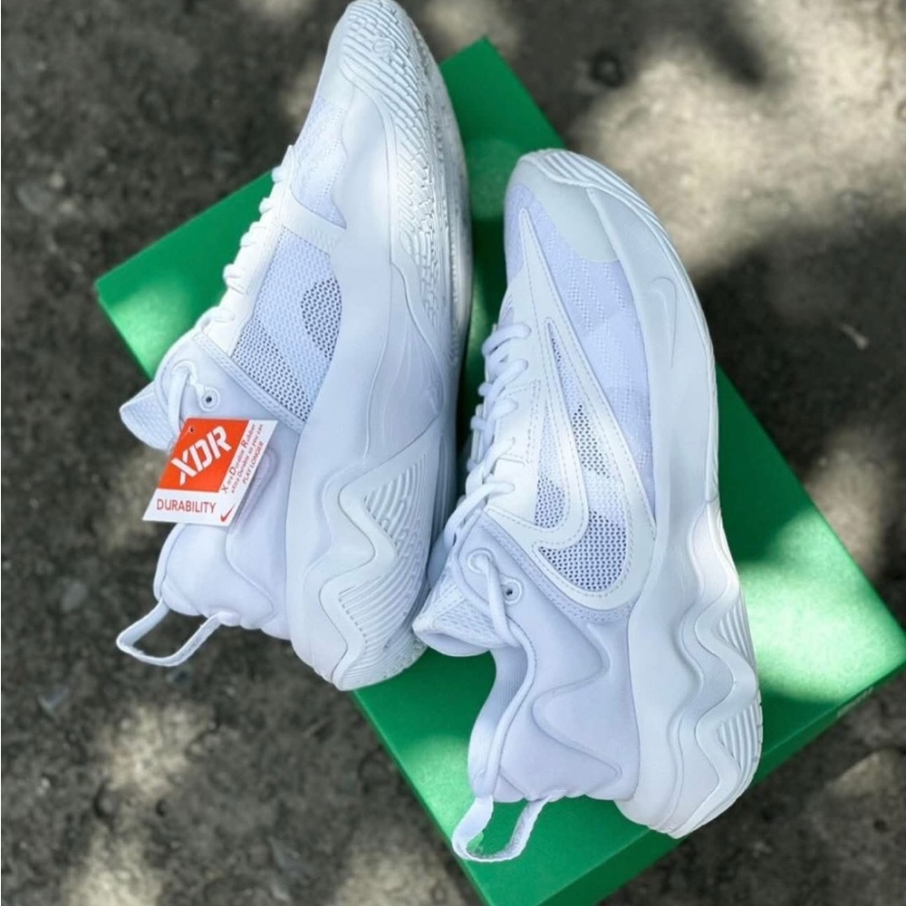 Nike Giannis Immortality 3 Triple White Sz 7.5 Mens 9 Womens - Picture 5 of 5